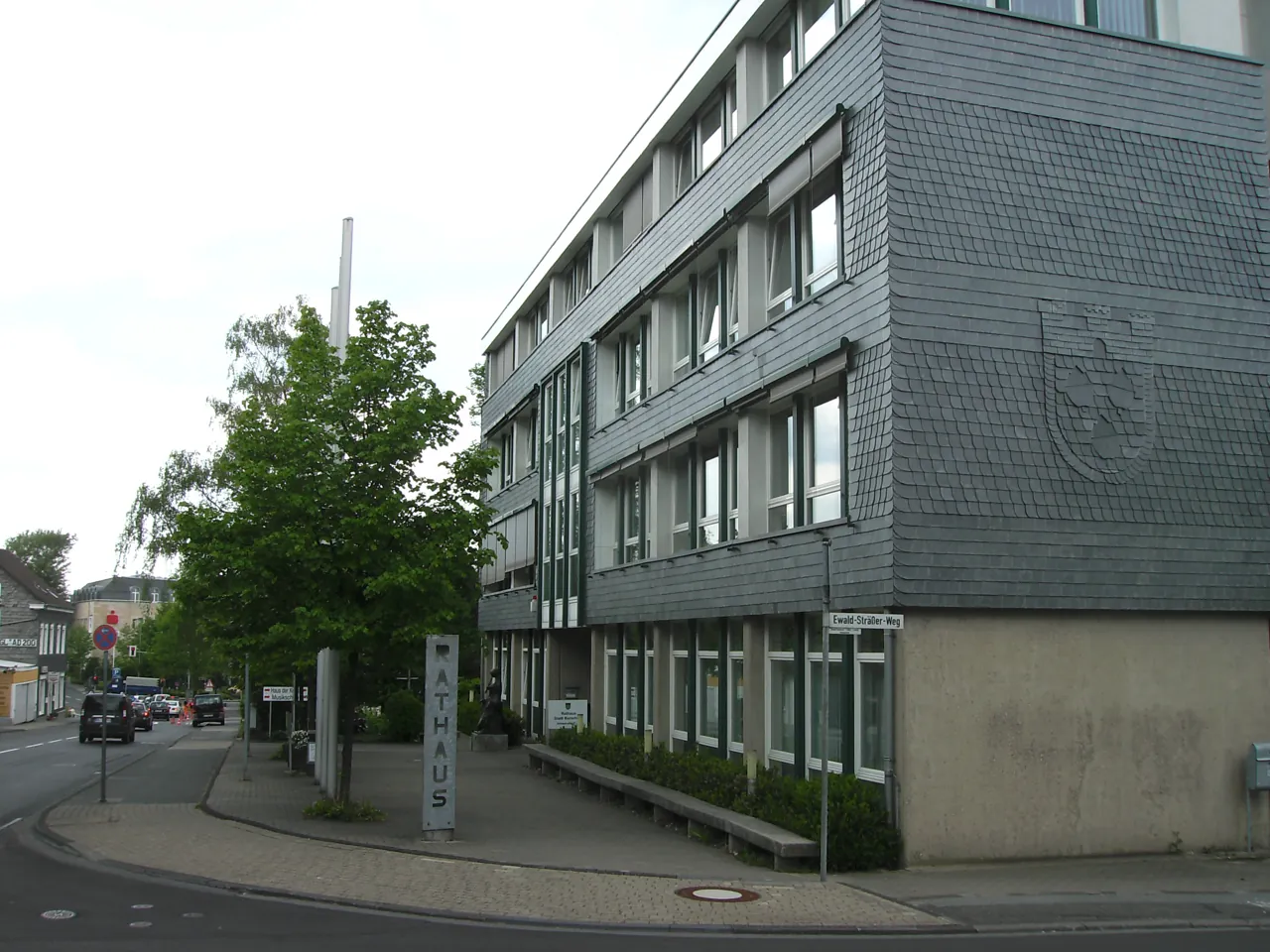 Rathaus von Burscheid an der Straße